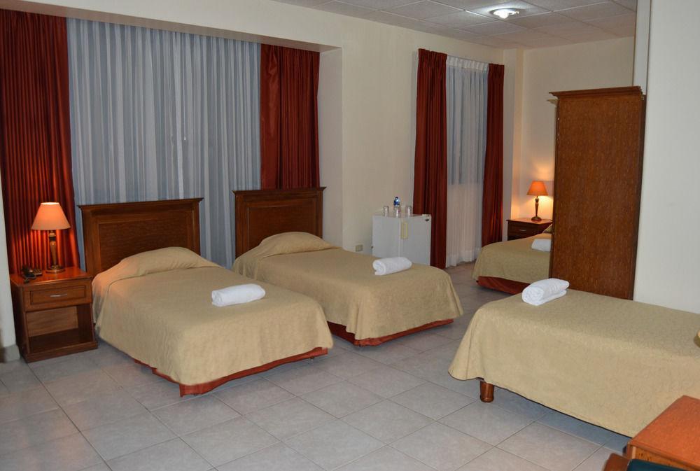 Hotel Las Penas グアヤキル エクステリア 写真